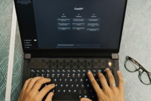 Ein Häkchen reicht: Google indexiert private ChatGPT-Gespräche