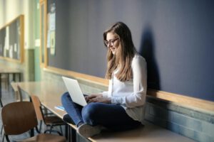 Google startet KI-Tutor: Besser lernen als mit ChatGPT?