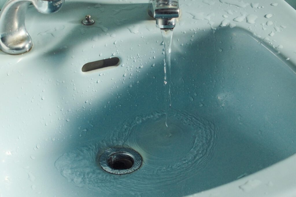Warum Emails löschen auch beim Wasser sparen helfen kann
