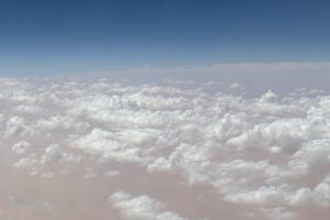 Wie Wüstenstaub Wolken gefrieren lässt und das Wetter lenkt