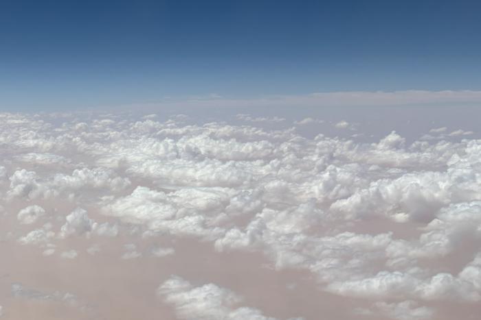 Wie Wüstenstaub Wolken gefrieren lässt und das Wetter lenkt