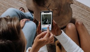 Online-Paare erleben weniger Leidenschaft und Bindung