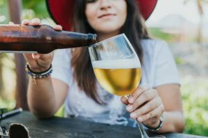 Gen Z kehrt Alkohol den Rücken, doch nicht nur aus reiner Vernunft