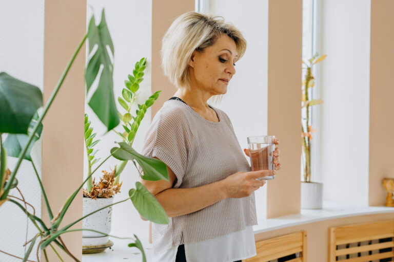 Öfter mal aufstehen: Blutdruck senken nach den Wechseljahren