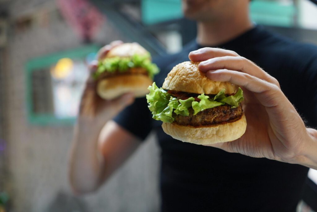 Veganes, heimisches Protein macht Burger und Tierfutter besser