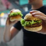 Veganes, heimisches Protein macht Burger und Tierfutter besser