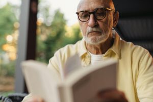 Eiweiß-Stau im Gehirn im Alter – neuer Ansatz gegen Alzheimer