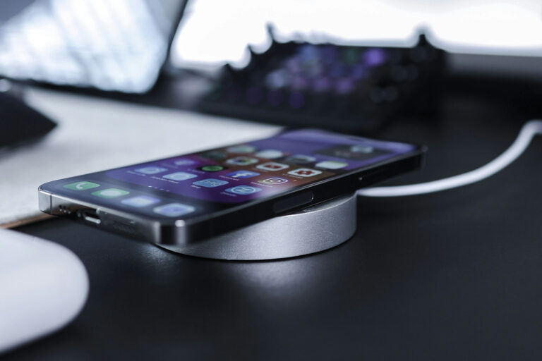 Kabelloses Laden: KI macht drahtlose Energieübertragung stabiler