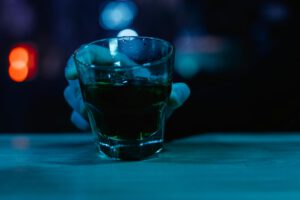 Wie Alkohol den Darm lahmlegt – und die Leber angreift