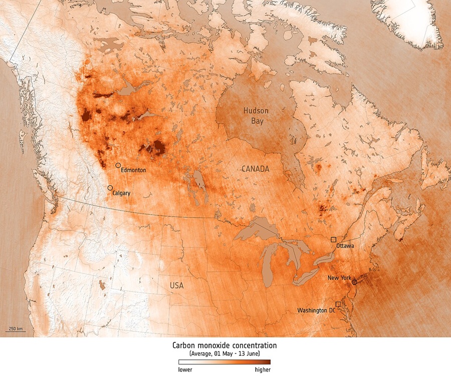 Schon im Mai und Juni 2023 zeigte sich das Ausmaß der Waldbrandsaison in Kanada: Satellitendaten erfassen Kohlenmonoxid, das bis nach Europa zieht. © Contains modified Copernicus Sentinel data 2023 via Wikimedia unter CC BY-SA 3.0 IGO