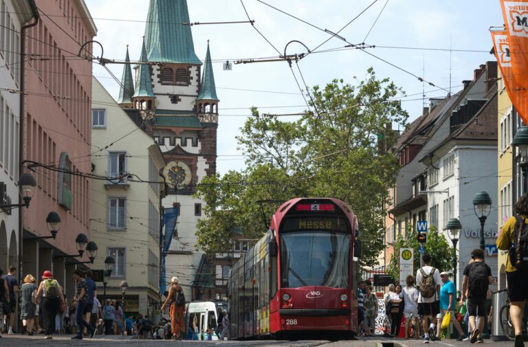 Hitze-Alarm in Städten: KI zeigt, wo es bis 2099 brenzlig wird