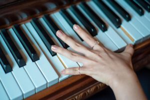 Musik formt das Gehirn – und macht Schmerzen erträglicher