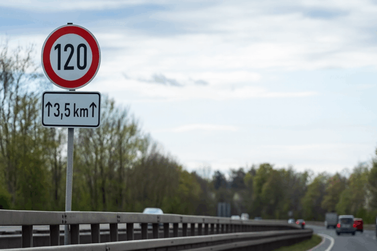 Studie: Tempolimit 120 senkt Verkehrstote um ein Drittel