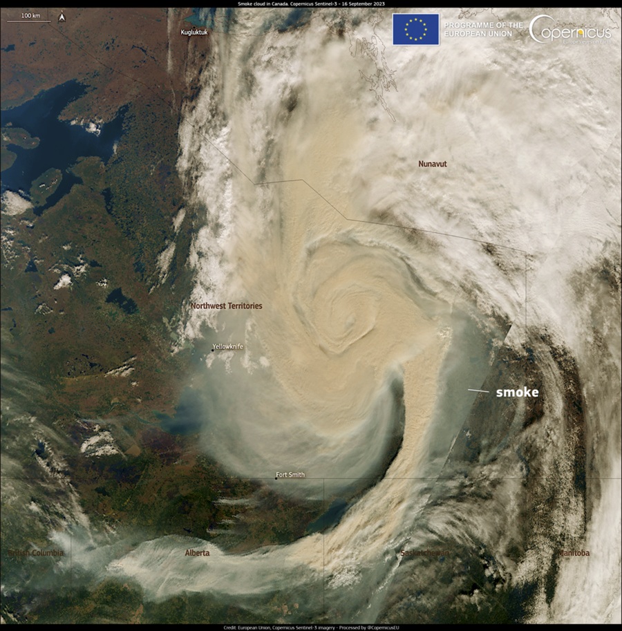 September 2023: Copernicus-Satelliten erfassen gewaltige Rauchwolken aus den Bränden in Alberta. Bis dahin verbrannten 17,3 Mio. Hektar – mehr als die Fläche von Österreich und Ungarn zusammen. © Wikimedia 