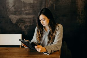 Chatbot im Bewerbungsgespräch: Bewertet die KI fair?