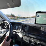 Fahren und Laden auf der Autobahn: Erste induktive Strecke startet