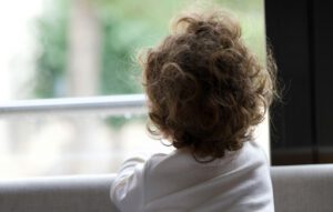 Frühkindlicher Stress kann Jahre später Schuppenflechte auslösen