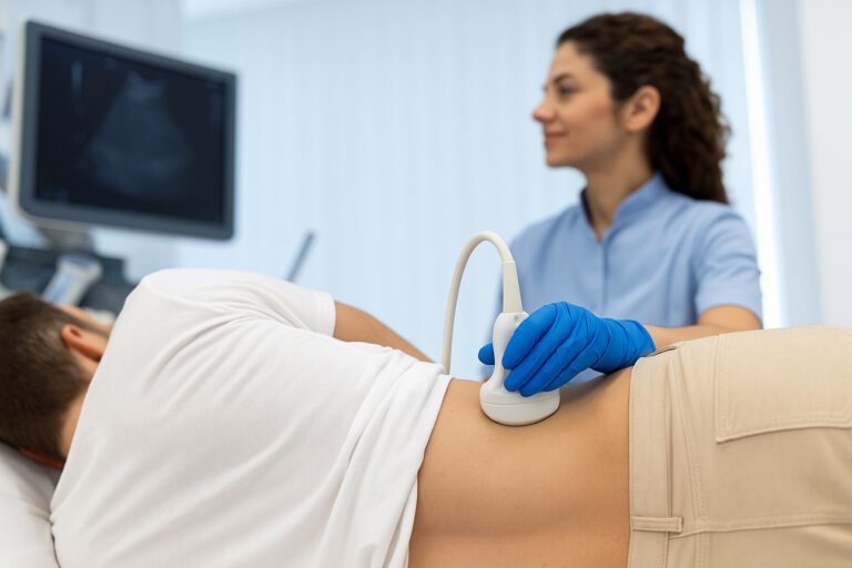 In Ländern mit guter medizinischer Versorgung überleben rund 75 Prozent der Betroffenen fünf Jahre oder länger – in ärmeren Regionen oft nur 40 Prozent. © Bild mit Hilfe von KI generiert