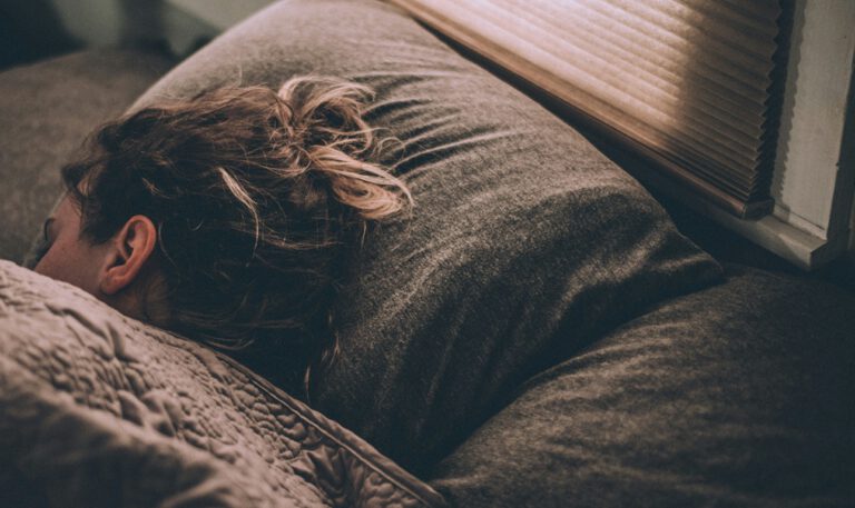 Schon eine Stunde weniger Schlaf erschwert das Abnehmen