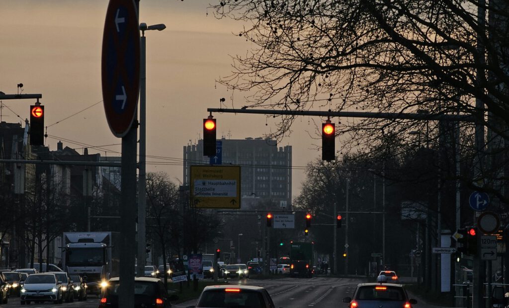 Forscher testen vierte Ampelfarbe für autonome Autos