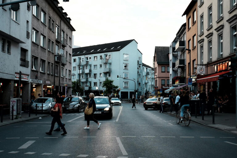 Tempo 30 macht Straßen sicherer – ohne Autofahrer zu bremsen