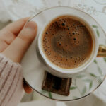 Klimawandel bedroht Kaffee und Schokolade – Studie rechnet vor, warum Geoengineering allein keine Rettung bringt