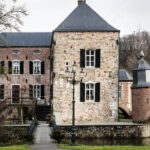 Große Vermögen in Deutschland bleiben über Generationen fest in der Hand von Familien, abgesichert durch langfristige Besitz- und Unternehmensbindungen.