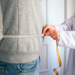 Bauchumfang wird gemessen