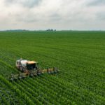 Landmaschine auf dem Feld