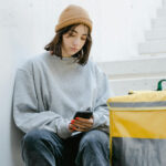 Junge Frau am Smartphone