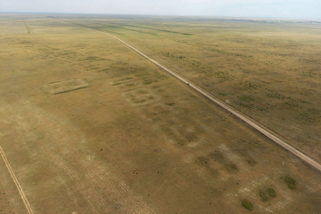 In Kasachstan entdecken Archäologen eine Bronzezeit-Stadt, die älter ist als Troja und frühe Urbanisierung in der Steppe belegt.