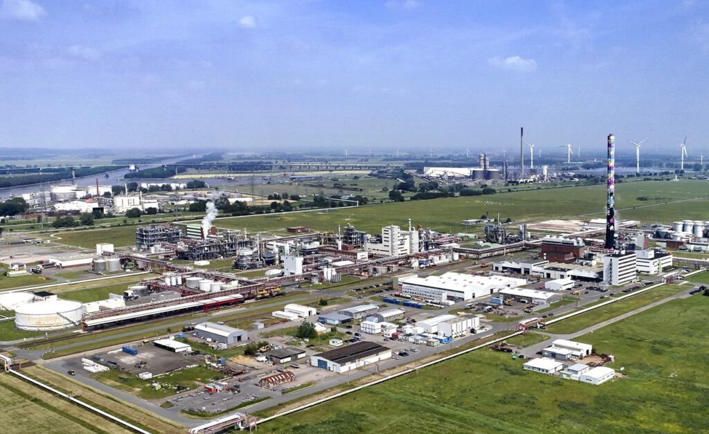 Industrieller Großverbraucher für Prozesswärme: Am Covestro-Standort in Brunsbüttel soll die Wärme-Batterie künftig einen Teil des Dampfs ohne Erdgas erzeugen – direkt im laufenden Betrieb. © Covestro