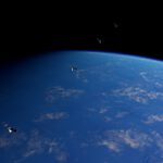 Vier CubeSats im niedrigen Erdorbit (LEO): Bei der Starling-Mission testet die NASA die selbstständige Koordination kleiner Satelliten – in einem zunehmend dicht belegten Orbit.