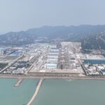 In Lianyungang entsteht neben dem Kernkraftwerk Tianwan (im Bild, 2024) ein zweites Atomprojekt. Während Tianwan auf acht Reaktoren wächst, liefert Xuwei Atomenergie erstmals gezielt für industrielle Prozesswärme nahe dem Petrochemiezentrum.