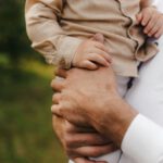 Späte Vaterschaft wird immer häufiger: Neue Daten zeigen, dass das Alter des Vaters im Sperma messbare Spuren hinterlässt – mit möglichen Folgen für die frühe Entwicklung von Kindern.