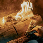 Holzöfen verursachen im Winter rund 20 Prozent des Feinstaubs. Die Belastung erhöht Herz- und Atemwegsrisiken und trifft vor allem Städte.