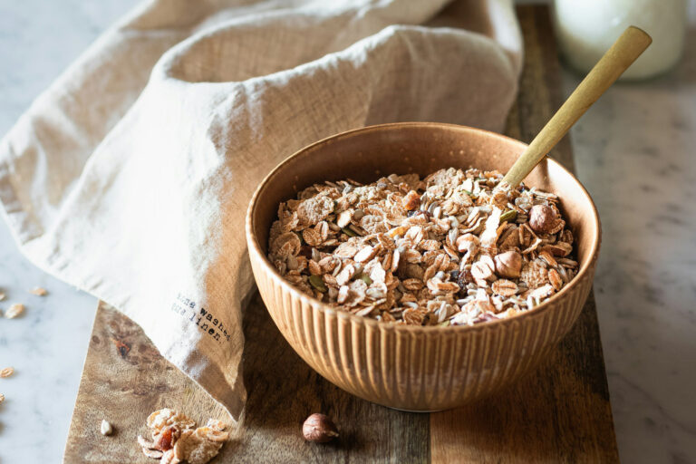 Haferflocken in einer Schüssel