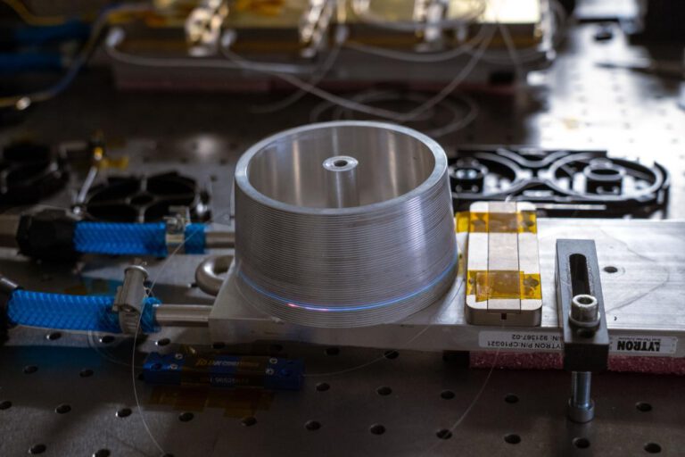 Ein EU-Projekt will CO₂ aus dem All messen. Ein Satellitenlaser soll Emissionen direkt erfassen und Klimaschutzmaßnahmen überprüfbar machen.