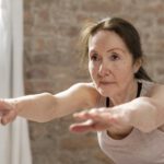 Ältere Frau trainiert