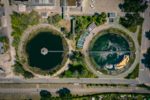 Kläranlage aus der Vogelperspektive