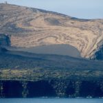 Surtsey liegt rund 30 Kilometer vor Islands Südküste. Seit dem ersten Ausbruch am 14. November 1963 beobachten Forscher dort, wie Leben auf neuem Land entsteht.