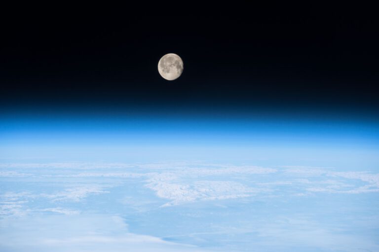 China bereitet eine bemannte Landung vor und entwickelt dafür Technik und Training weiter.