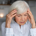 Wer bestimmte Allergie- oder Schlafmittel über Jahre täglich einnimmt, trägt laut Studien ein deutlich höheres Demenzrisiko – in einigen Fällen steigt es um bis zu 50 Prozent. © Freepik