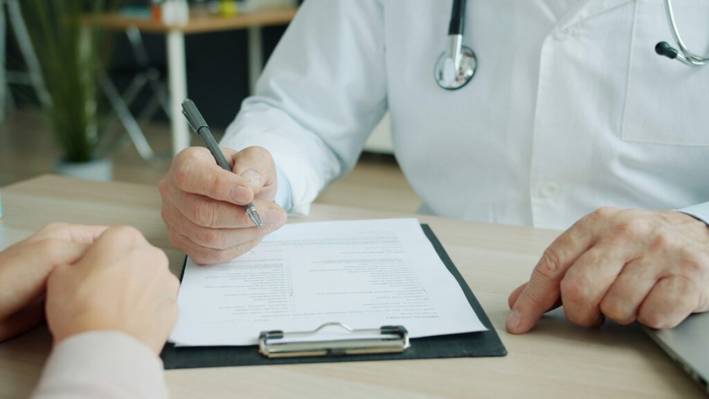 Viele Deutsche erwarten schlechtere Versorgung und unterstützen deshalb eine Reform im Gesundheitssystem mit neuen Arztmodellen.