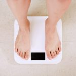 Starkes Abnehmen könnte bei manchen Frauen das Risiko für Krebs deutlich senken. Insulinwerte und Gene spielen offenbar mit.