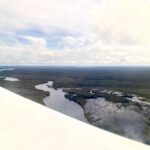 Blick aus dem Forschungsflugzeug HALO über dem Amazonas: Forschende fanden dort deutlich mehr Methan als erwartet – manche Regionen emittieren viermal mehr als Modelle vorhersagen. Die Daten sind entscheidend für genauere Klimaprognosen. © Linda Ort / Max-Planck-Institut für Chemie