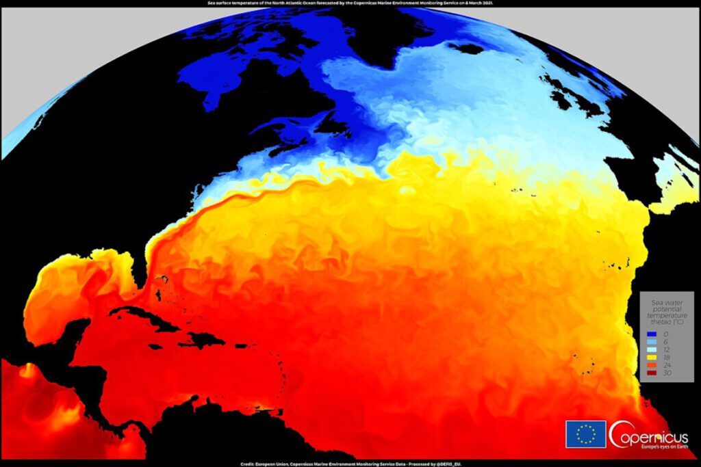 Eine schwächere AMOC könnte den Meeresspiegel an der Nordsee stärker anheben. Laut Studie wäre zeitweise ein zusätzlicher Anstieg von bis zu 4 Millimetern pro Jahr möglich. © European Union, Copernicus Marine Environment Monitoring Service (contains modified Copernicus Sentinel data 2021) via Wikimedia