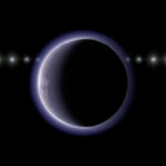 Der kleine Himmelskörper 2002 XV93 besitzt im äußeren Sonnensystem offenbar eine Atmosphäre, obwohl er dafür eigentlich zu klein sein müsste.
