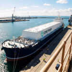 Ein Mini-Atomkraftwerk aus der Werft: Core Power prüft, ob der mPower-Reaktor von BWXT künftig auf schwimmenden Plattformen Strom für Häfen und Industrie liefern kann. © Core Power