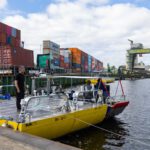 Im Berliner Westhafen testet die TU Berlin elektrisch betriebene Wasserfahrzeuge, die künftig autonom Pakete transportieren und sich zu größeren Verbänden koppeln sollen. © Christian Kielmann